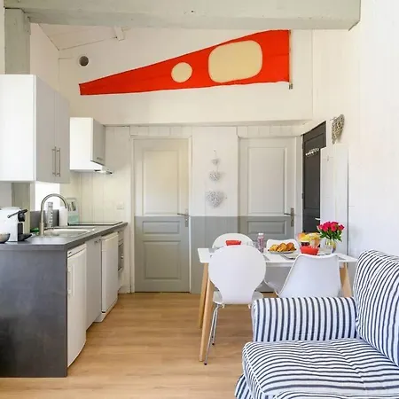 Au Coeur De St Martin: L'arnerault Apartment *